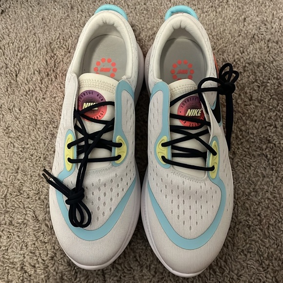 NIB NEVER WORN!!! Nike running shoes - Picture 3 of 4